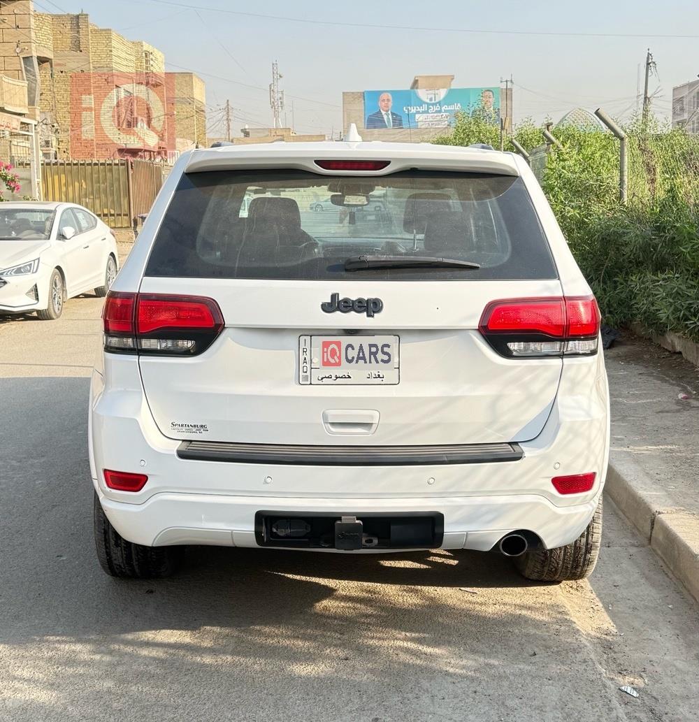 جیپ گراند شیرۆکی